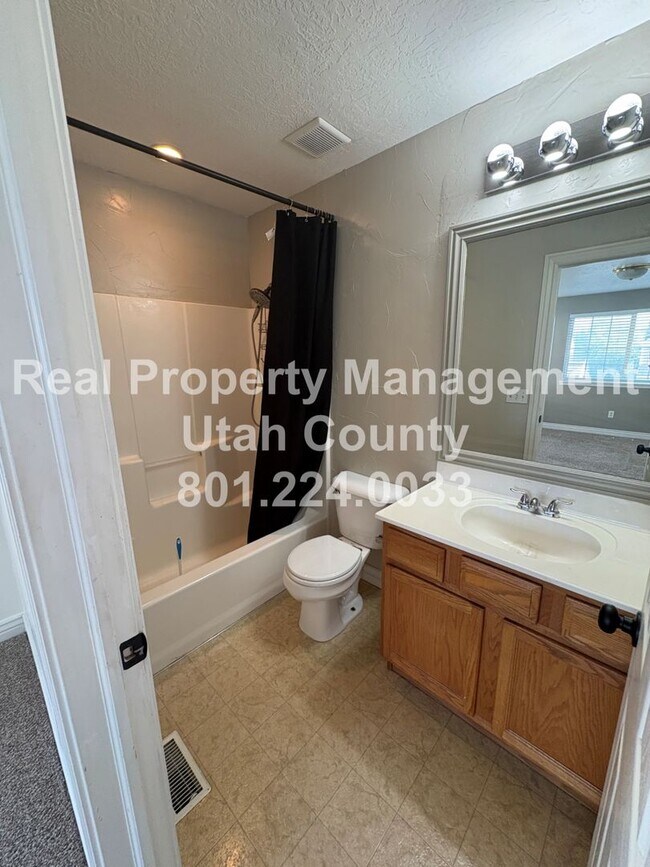 Building Photo - 1354 Dunmore Dr
