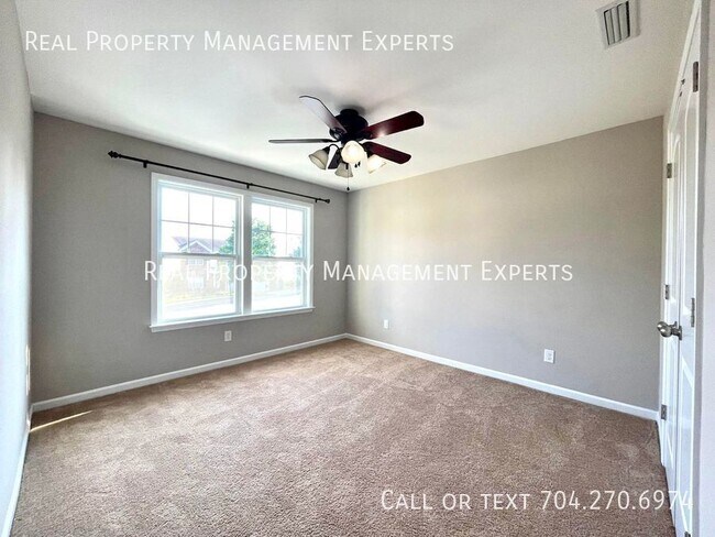 Building Photo - 2309 Marthas Ridge Dr