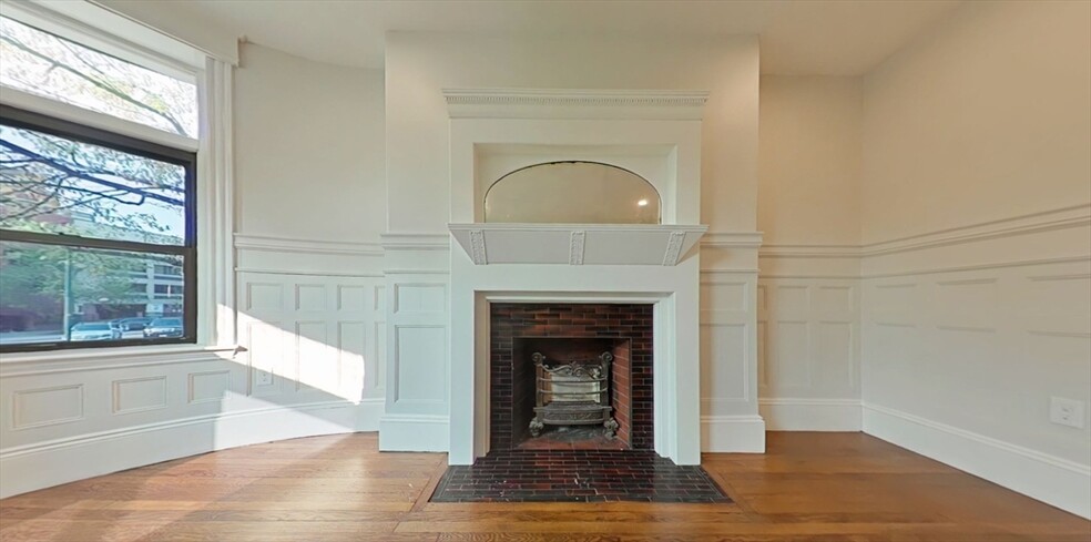 Building Photo - 1855 Beacon St