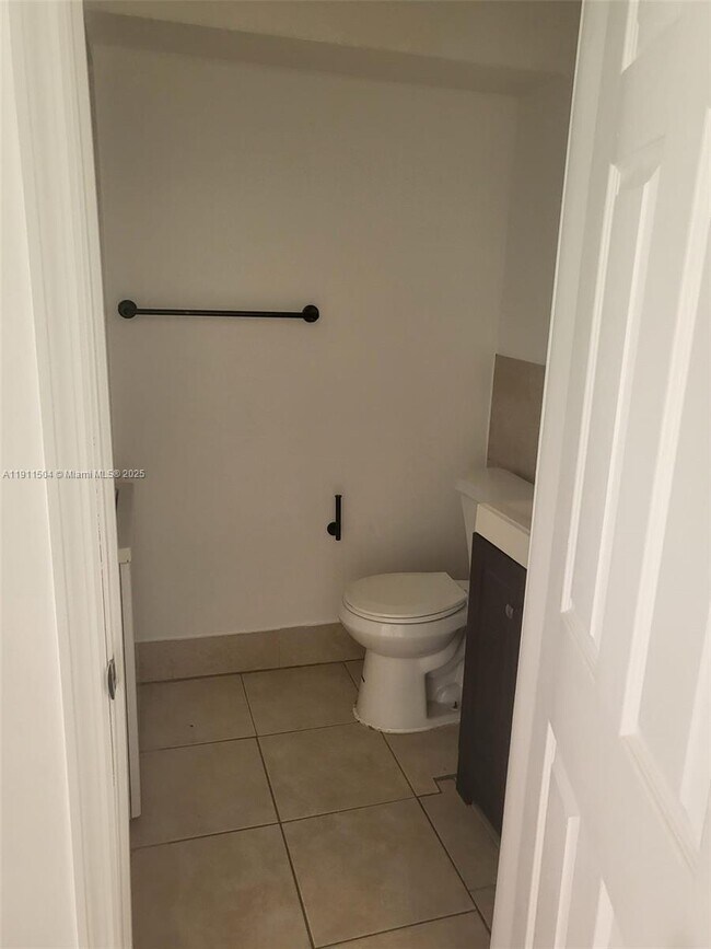 Building Photo - 2554 NW 52nd Ave