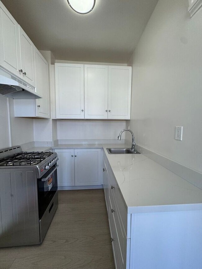 Building Photo - 536 Leavenworth St