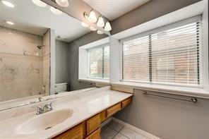 Building Photo - 629 Thompson Dr