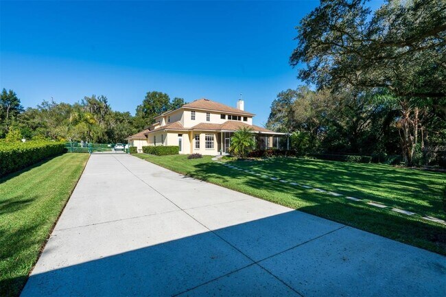 Building Photo - 1501 Limona Rd