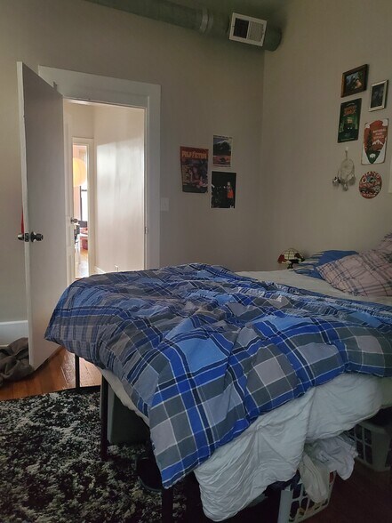 Building Photo - 2511 W Augusta Blvd