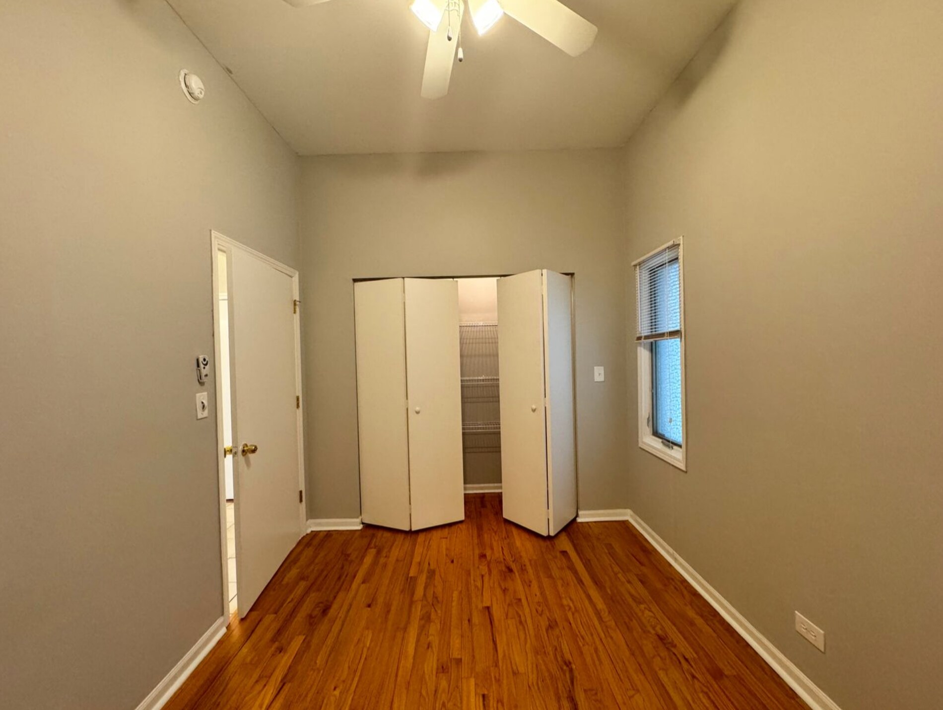 Building Photo - 4955 N Damen Ave