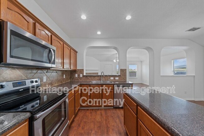 Building Photo - 9302 Mare Country