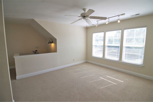 Building Photo - 2BR, 2BA Duplex with Close Water Access fo...