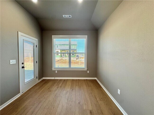 Building Photo - 5900 SW Desert Ave