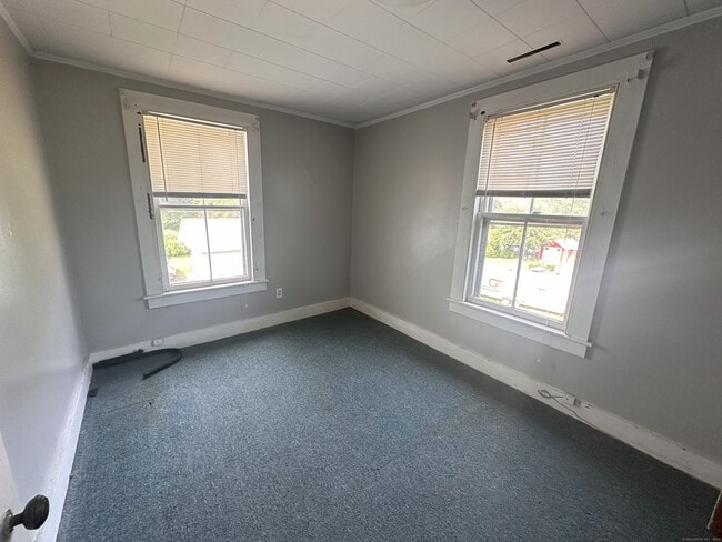 Building Photo - 260 Notch Hill Rd