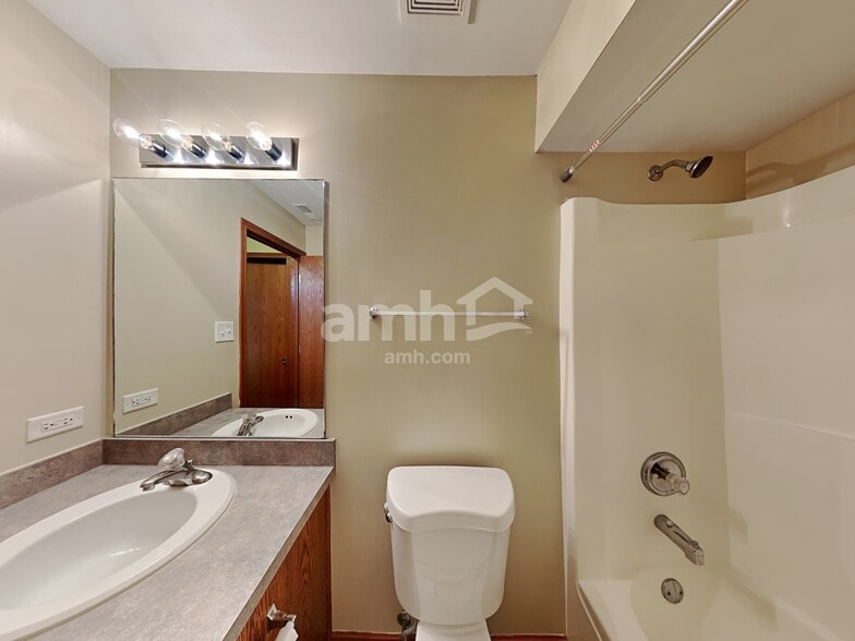 Building Photo - 26251 W Bayberry Ct