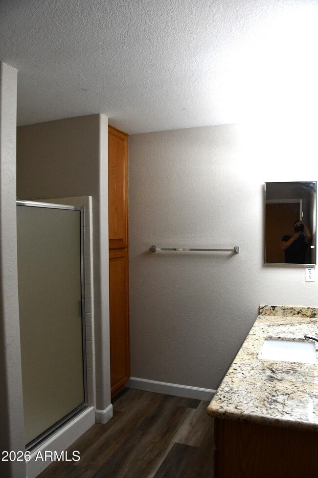 Building Photo - 1346 W 13th St