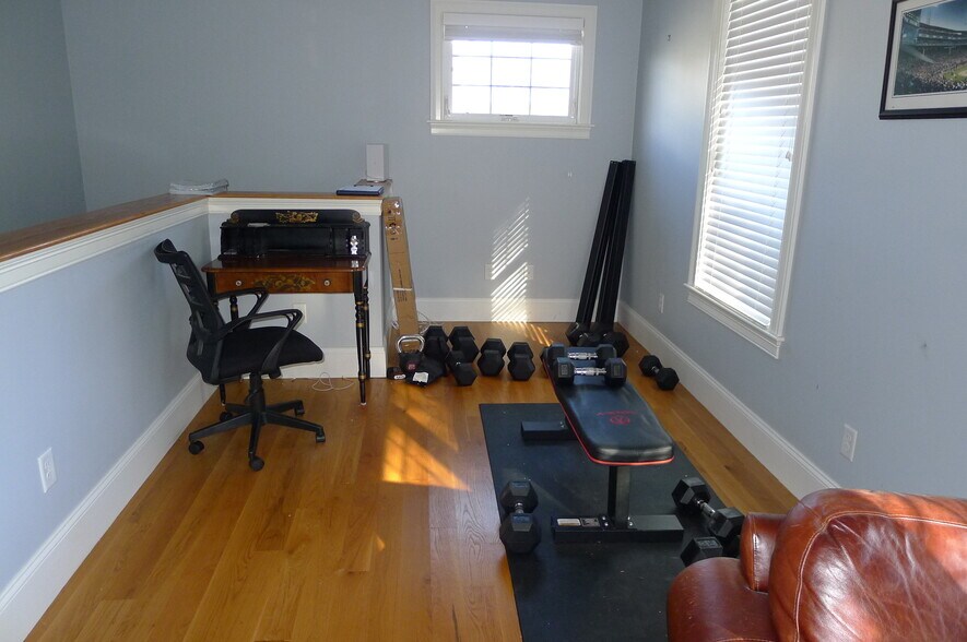 Building Photo - 12 Chestnut St