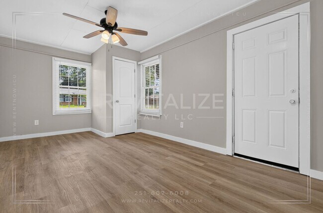 Building Photo - 2900 Lott Dr