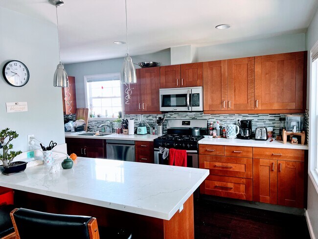 Primary Photo - 949 62nd St