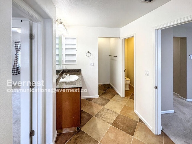 Building Photo - 246 W Recreo Way