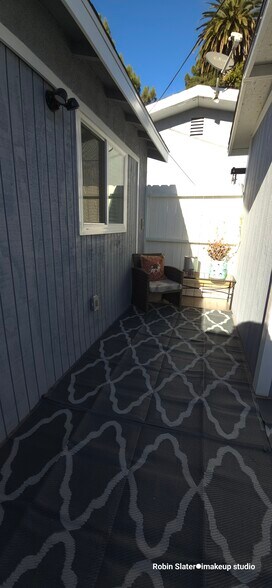 Building Photo - 4159 La Salle Ave