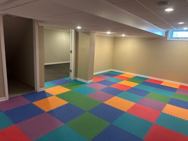 Building Photo - 30 Millbrook Court