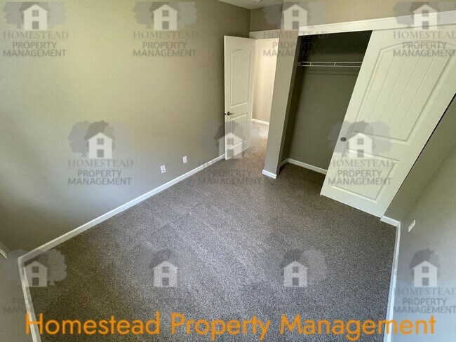Building Photo - 1410-1412 Marigold Dr