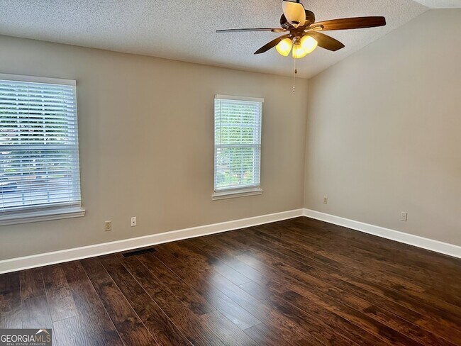 Building Photo - 2290 Fairways Ct