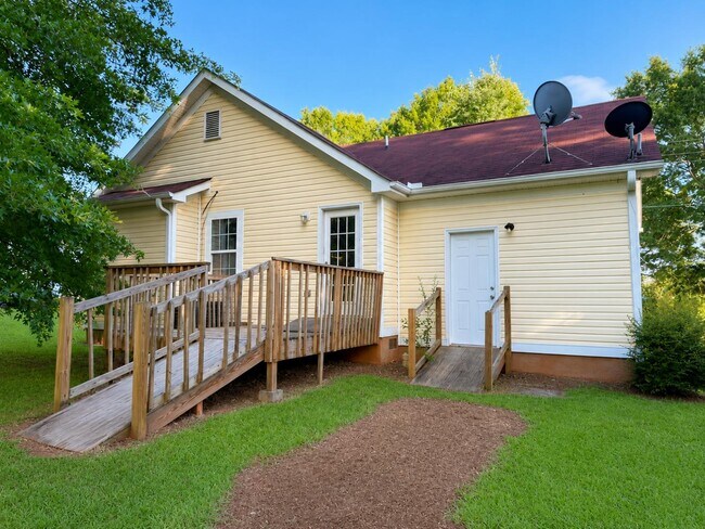 Building Photo - 1109 W Slaton Ave