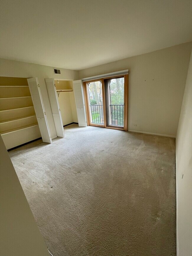 Building Photo - 1119 Deerfield Rd