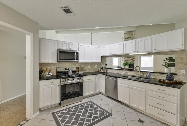 Building Photo - 7211 Fuchsia Ln