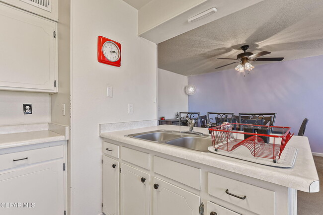 Building Photo - 4713 Sun Valley Dr