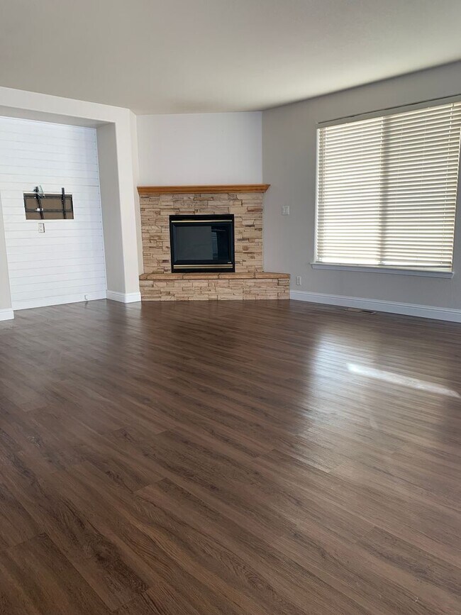 Building Photo - 7117 Heatherwood Dr