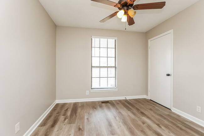 Building Photo - 3 Bedroom Home in Nashville