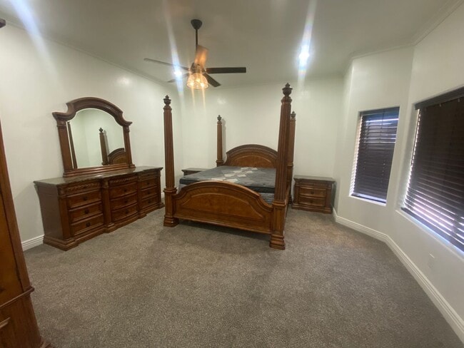 Building Photo - Fully Furnished 3 Bedroom Rental on the Go...