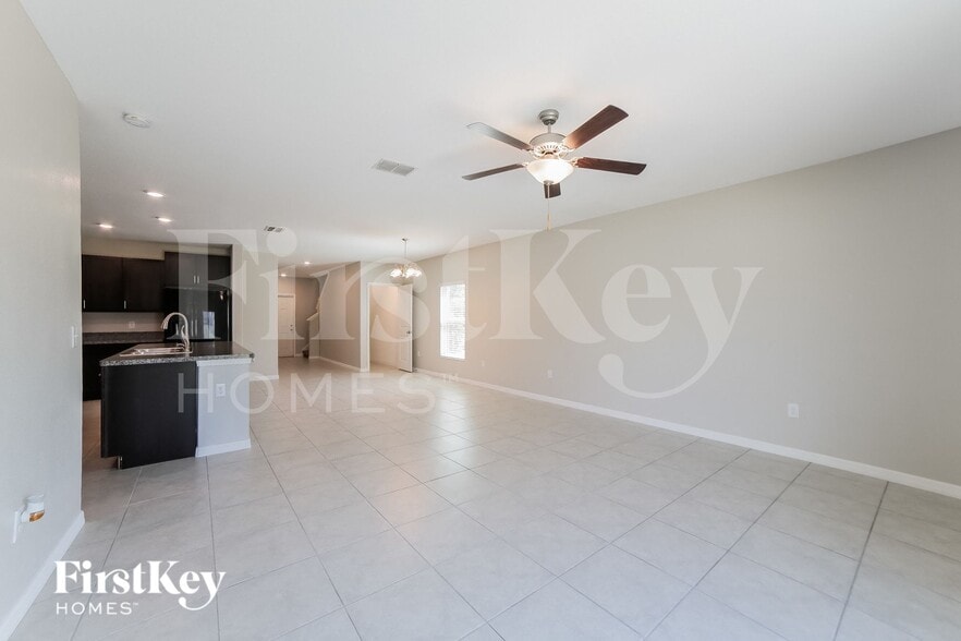 Building Photo - 10215 Cool Waterlily Ave