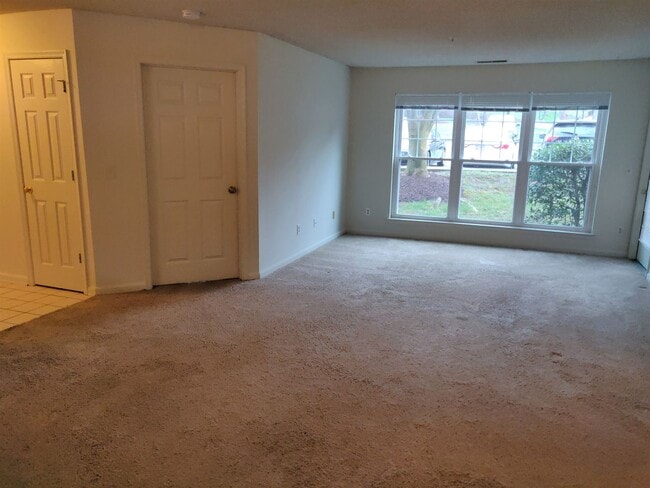 Building Photo - Charming 2 Bedroom/ 1 Bathroom Condo in Parkville, MD!