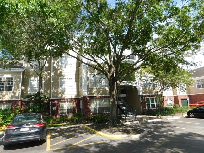 Building Photo - Renovated Ground Floor 2 Bed 2 Bath Condo....