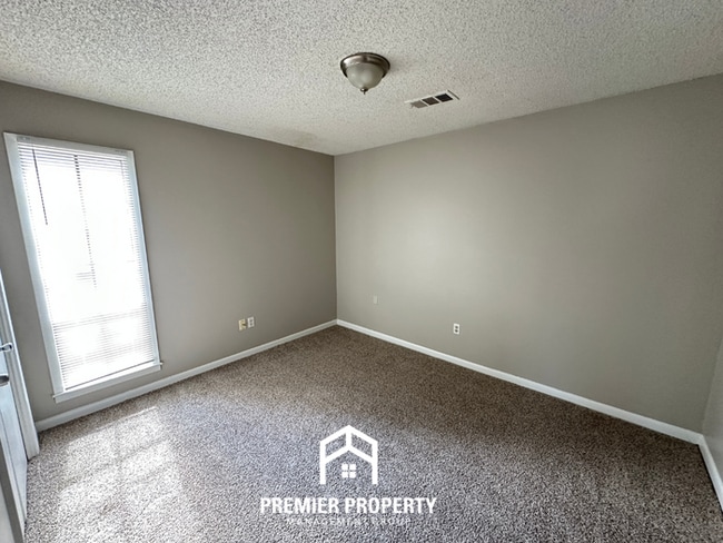 Building Photo - Beautiful 3BR/2BA Near Southwind | Soaring Vaulted Ceilings, Fireplace & Fenced Yard