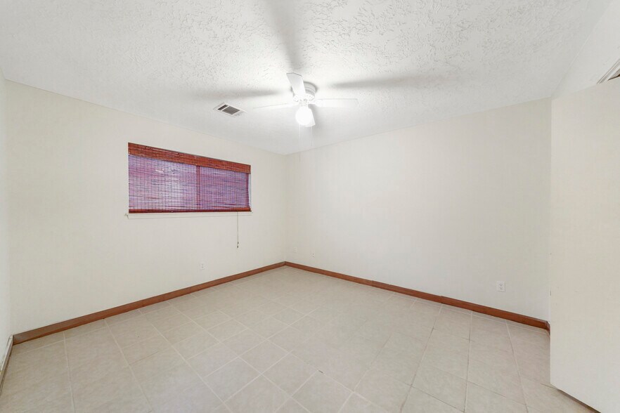 Building Photo - 16727 Royal Mile Ln