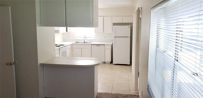 Building Photo - 16106 Sagebrush Rd