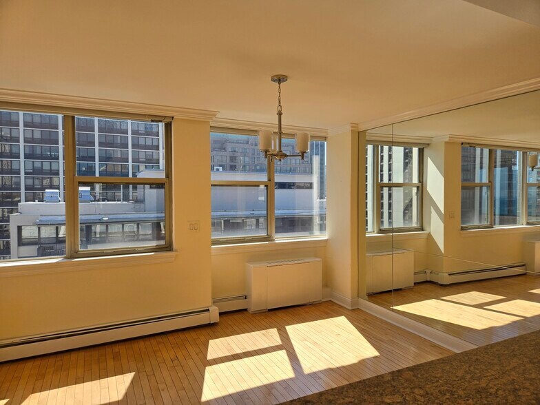 Building Photo - 40 E Cedar St