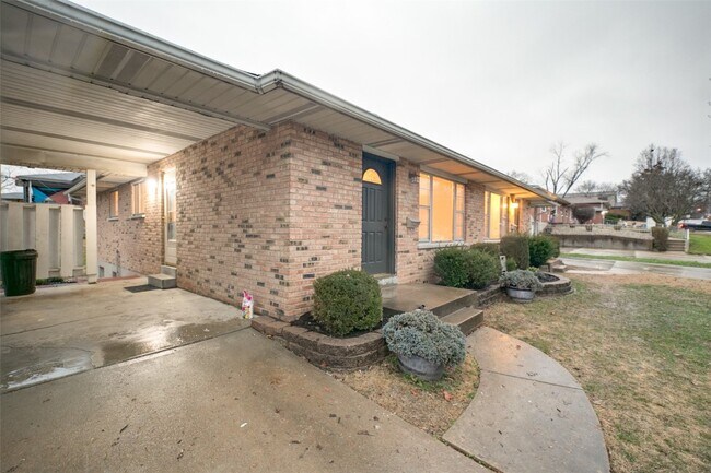 Building Photo - 10235 Jeffleigh Ln