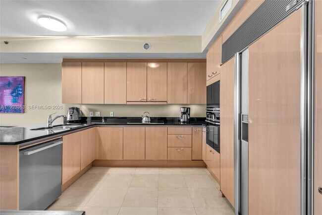 Building Photo - 791 Crandon Blvd