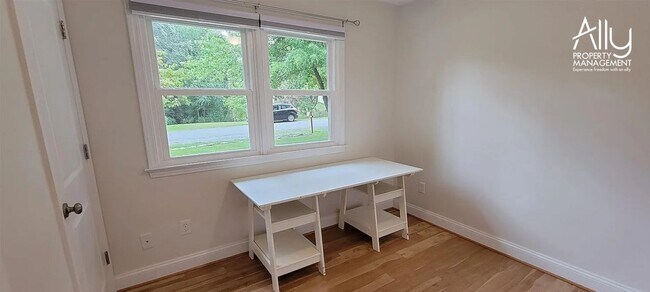 Building Photo - 290 Windfield Cir