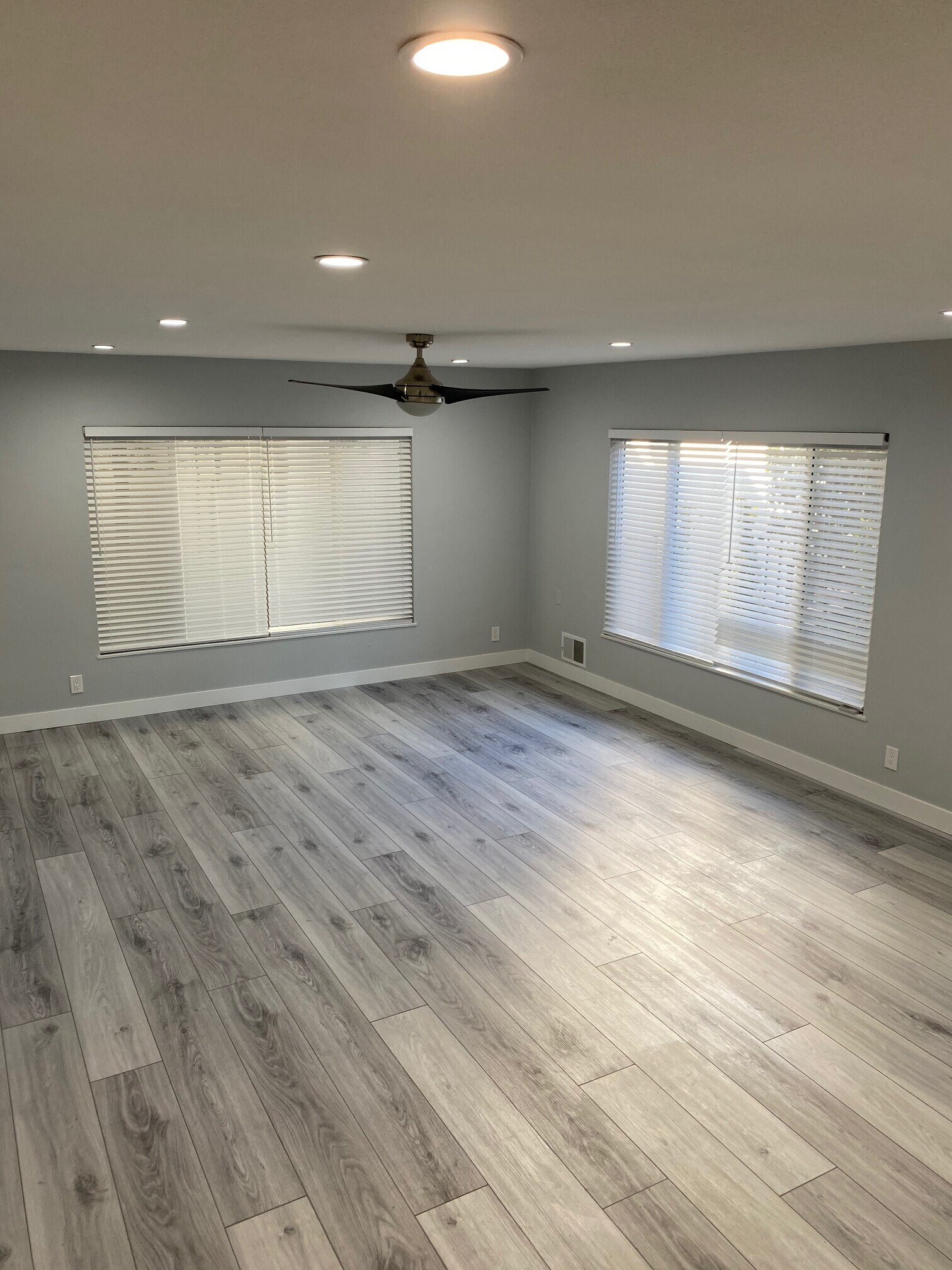Living Room - 1st Floor - 1707 Barry Ave