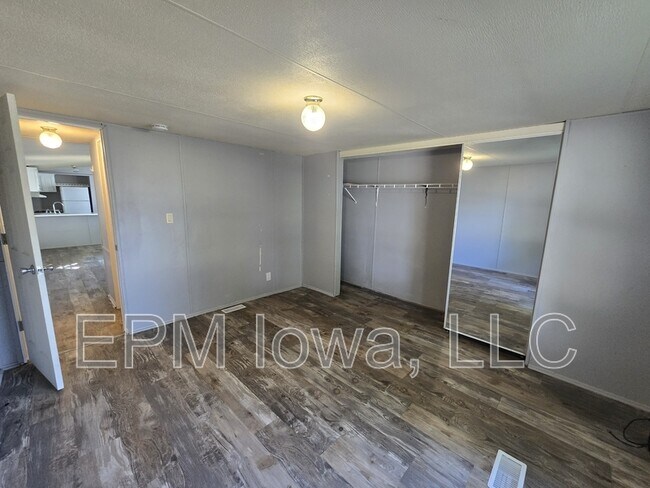 Building Photo - 700 W Ridgeway Ave