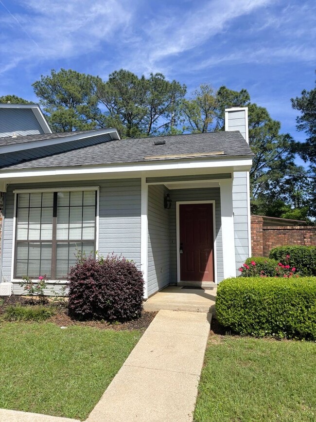 Building Photo - Two bed / Two bath condo off Grelot Road