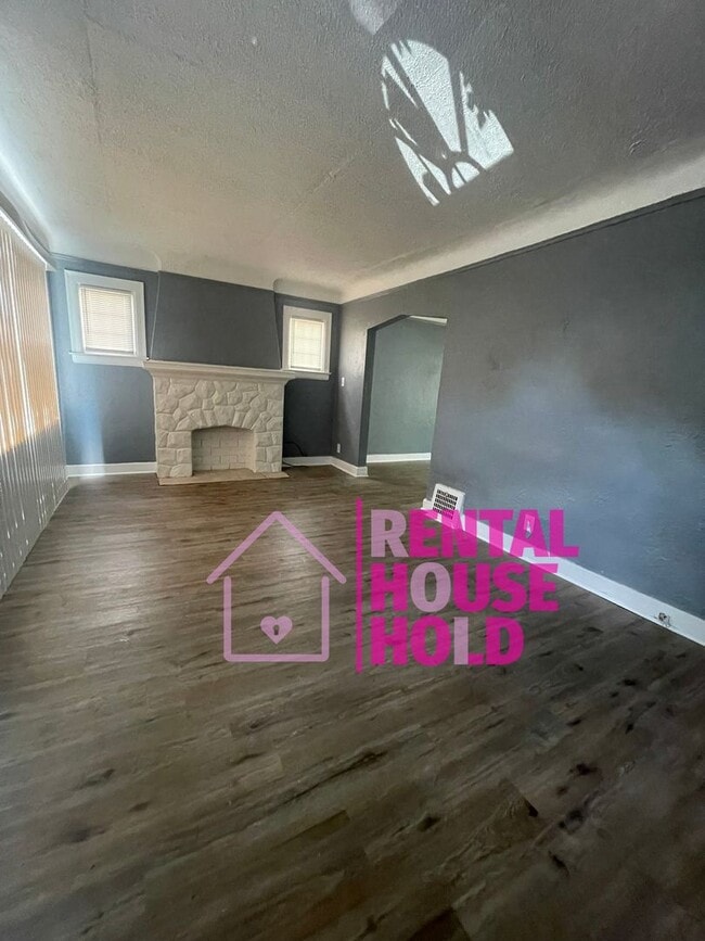 Primary Photo - 3 Bedroom 1 Bath Single Family Home Locate...