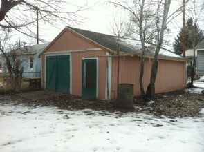 Building Photo - 2 Bedroom/1 bath house in Carlin with garage