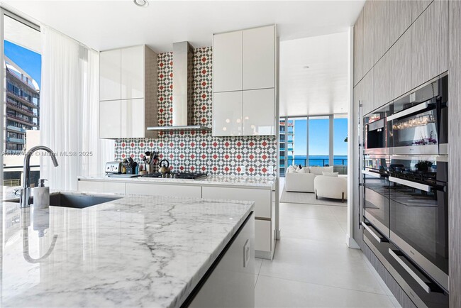Building Photo - 2669 S Bayshore Dr