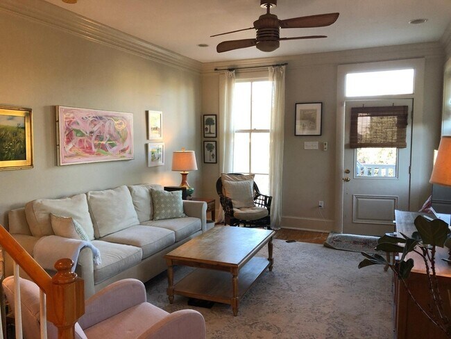 Building Photo - 6050 Laurel St