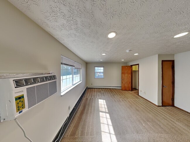 Building Photo - 120 E 13th Ave