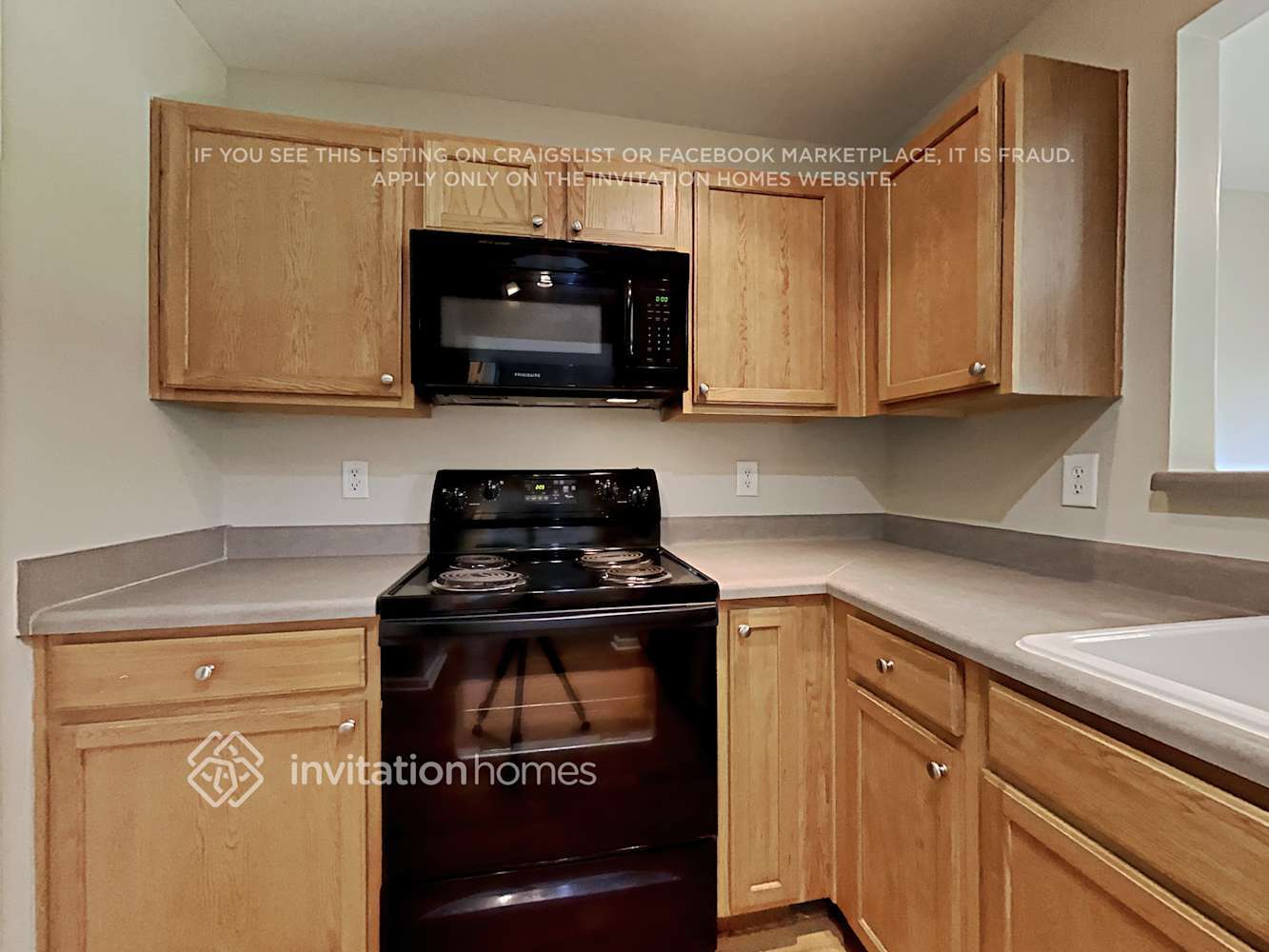 Building Photo - 2730 Englewood Dr