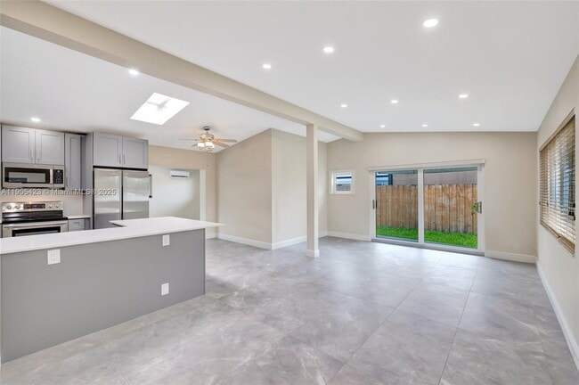 Building Photo - 3480 SW 20th St